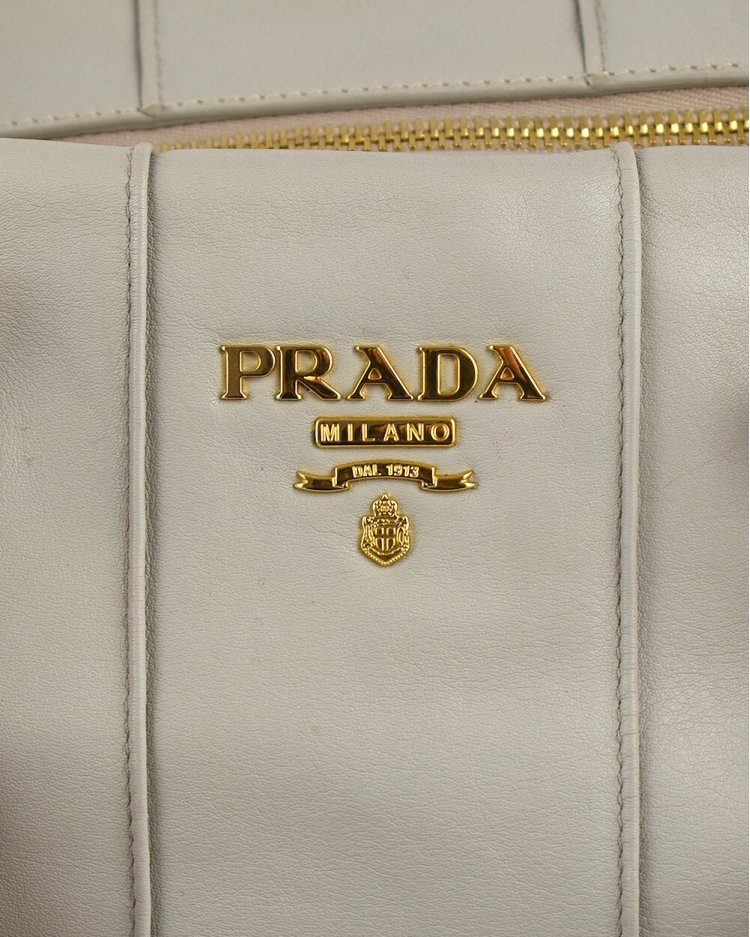 how to spot authentic prada bolsa