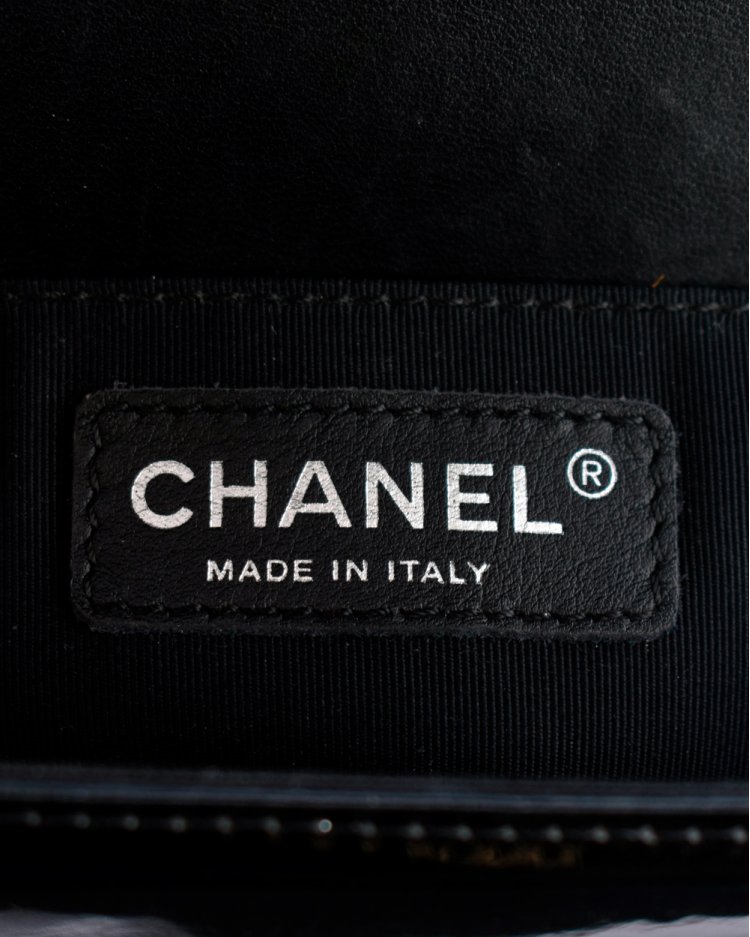 inside chanel boy bolsa