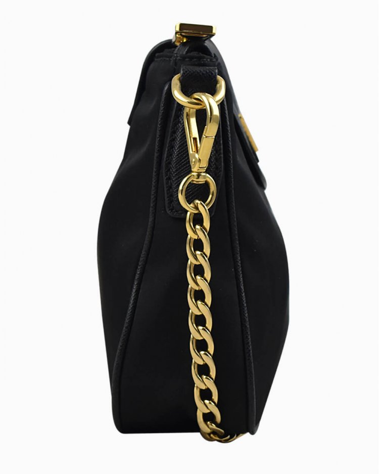 prada nylon bolsa with gold chain