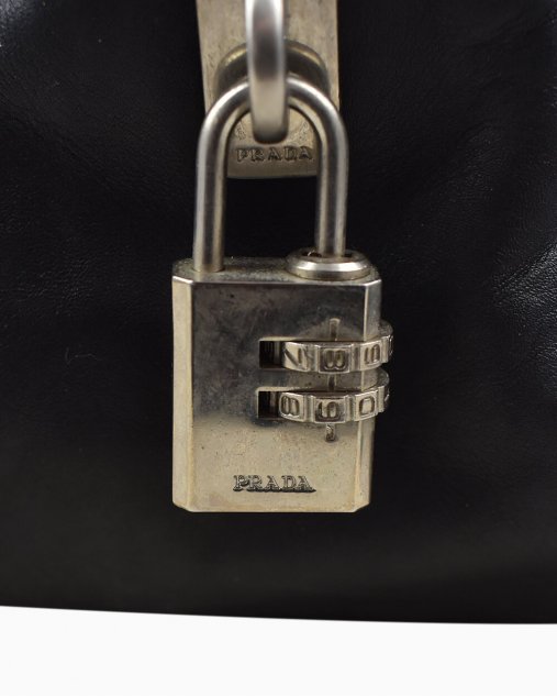 prada bolsa with lock and key