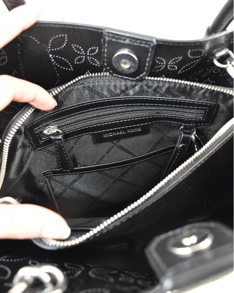 michael kors black monogram bolsa