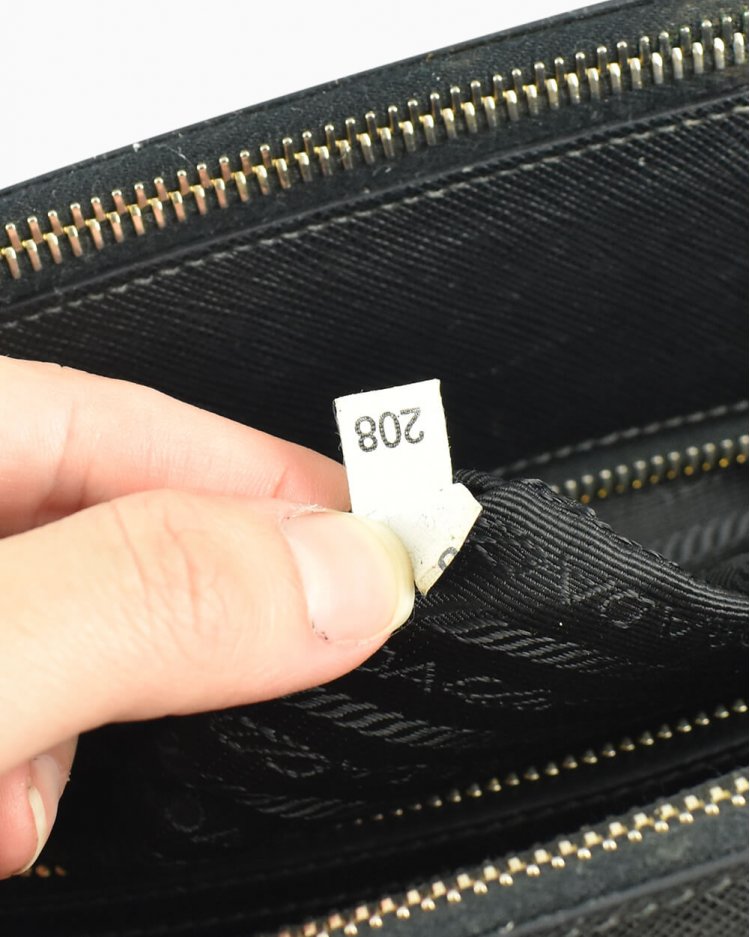 prada serial number inside bolsa