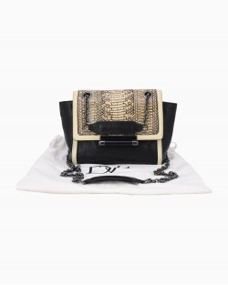 Bolsa DVF em couro preta