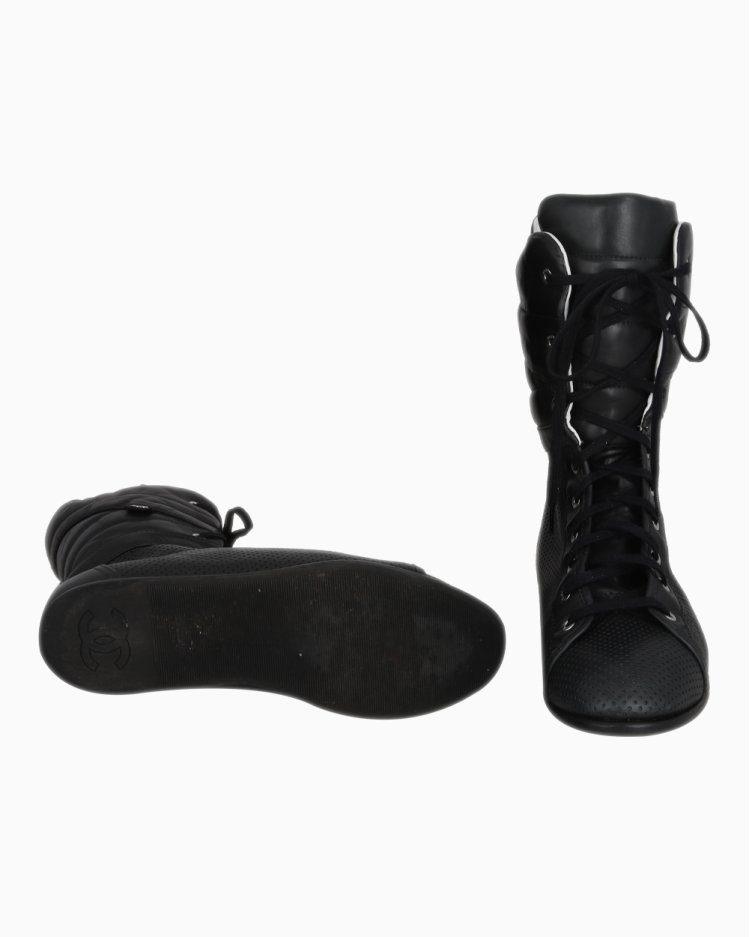 Bota Chanel Original Boxer Perforated Leather Preta Feminina