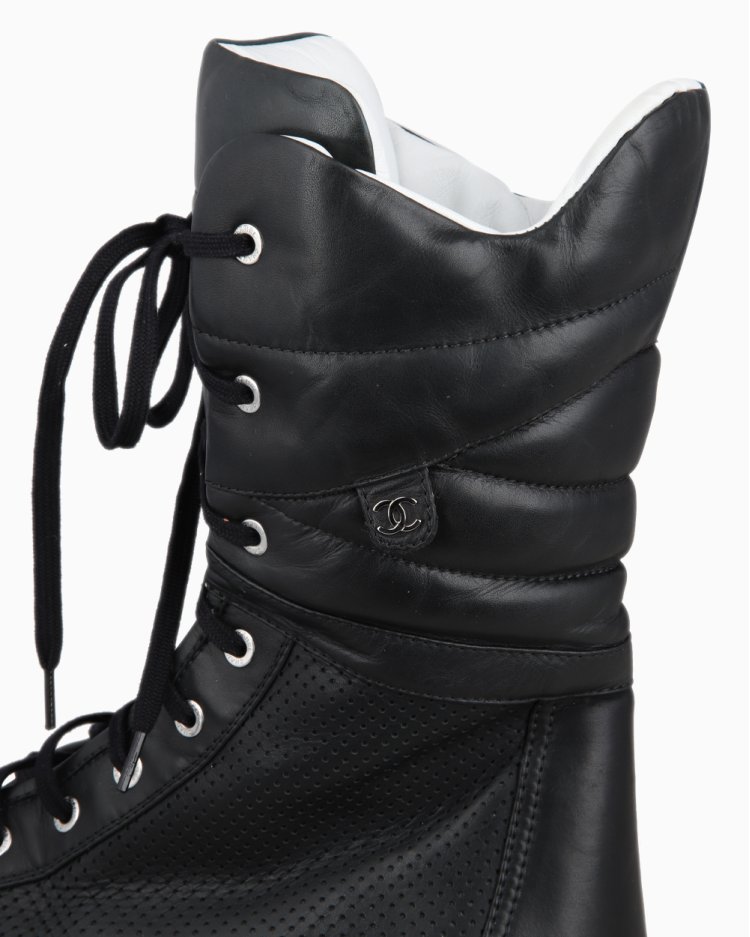 Bota Chanel Original Boxer Perforated Leather Preta Feminina