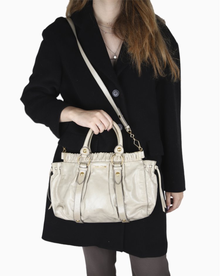 Bolsa Miu Mil Original Vitello Lux Gathered Tote Cinza Feminina