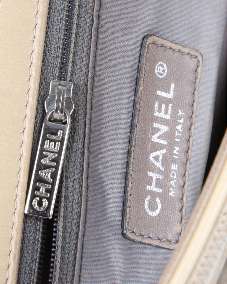 Bolsa Chanel Original Mademoiselle East/West Matelassê Bege Feminino