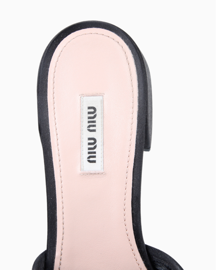 Tamanco Miu Miu Original Ciabatte Strass Perforated Preto Feminino