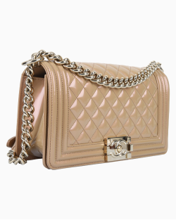 Bolsa Chanel Boy Média Verniz Furta-Cor Bege