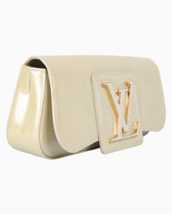 Clutch Louis Vuitton SoBe Envernizada Dourada