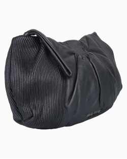 Clutch Miu Miu Couro Preta