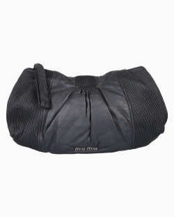 Clutch Miu Miu Couro Preta