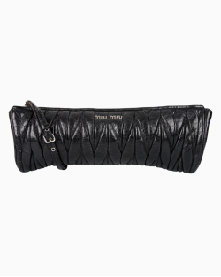 Clutch Miu Miu Nappa Matelasse Wristlet Preta