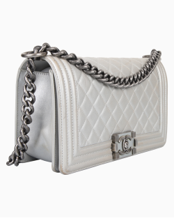 Bolsa Chanel Lambskin Boy Média Prata