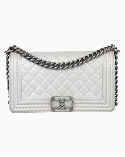 Bolsa Chanel Lambskin Boy Média Prata