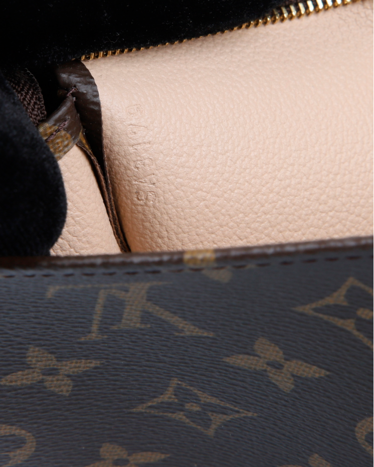 Necessaire Louis Vuitton Original Poche Toilette NM Monograma Feminina