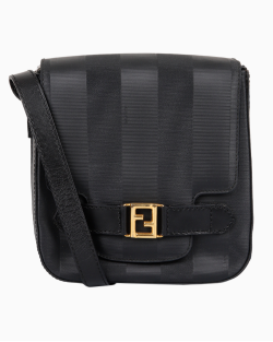 Bolsa Fendi Vintage Pecan Crossbody Preta