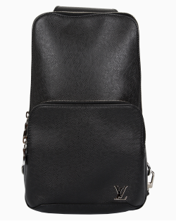 Bolsa Louis Vuitton Sling Avenue Taiga Preta