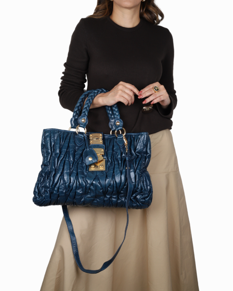 Bolsa Miu Miu Matelassê Azul Turquesa
