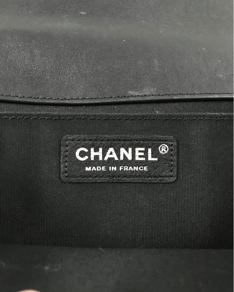 inside chanel boy bolsa